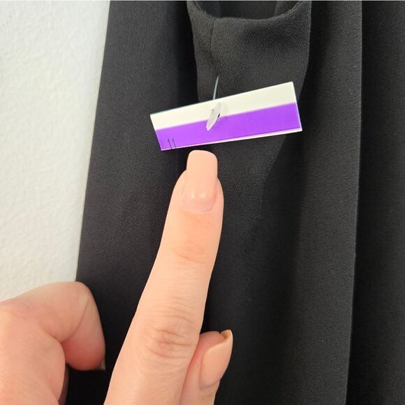 Halogen Keyhole Sleeveless Blouse - Picture 5 of 5